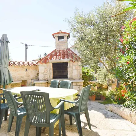 6 Διαμέρισμα *