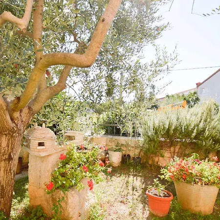 Διαμέρισμα 6 *