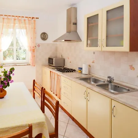 Apartment 6